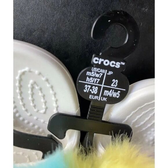 CROCS Classic Fur Sure Sandals Unisex Sz 7 Women’s White Rainbow NWT - Picture 3 of 8